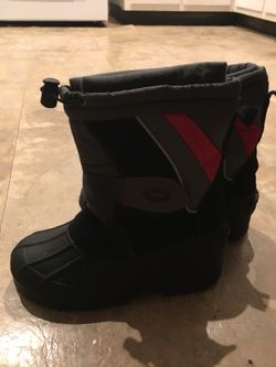 Snow boots brand new(totes)