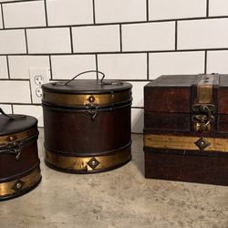Decorative Vintage-Style Storage Trunks – Set of 3