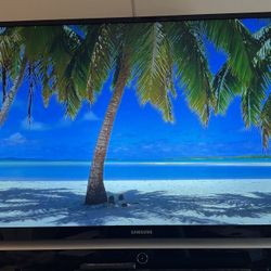 60” Samsung Smart Tv With Roku Device If Wanted