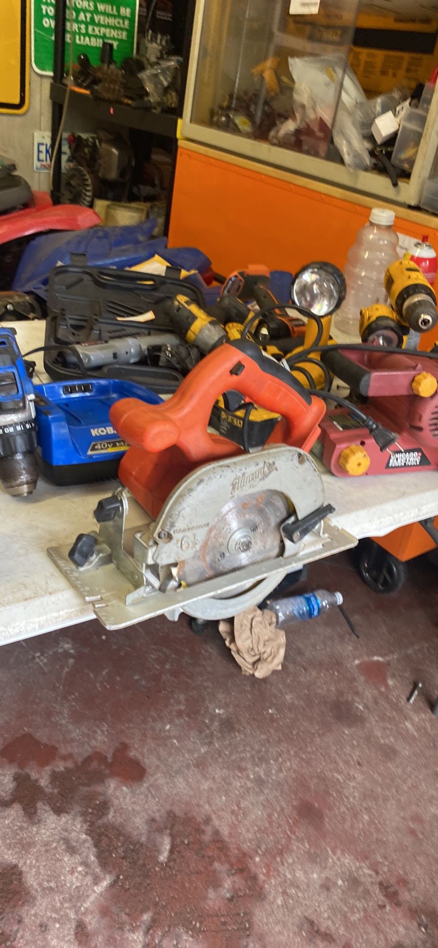 Used tool in good condition, one month warranty, no money is returned, only credit for what you pay. Monday to Friday 7 am a 6 pm open Saturday 7 am