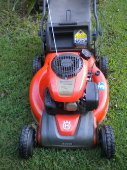 HUSQVARNA SELF PROPELLED REAR BAGGER MOWER