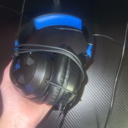 PS4 Included With (Headphones,Keyboard&mouse,monitor)