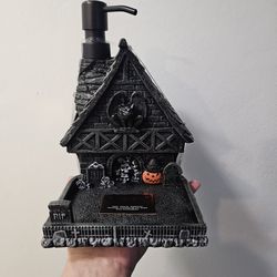 Haunted mansion soap dispenser w/tray