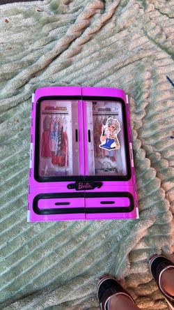 Barbie Fashion Wardrobe Closet Playset with Clothes