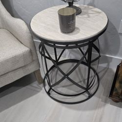 Thomasville End Table Set of 2