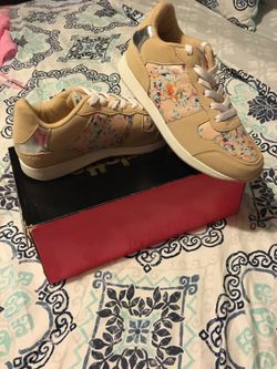 New tennishoes