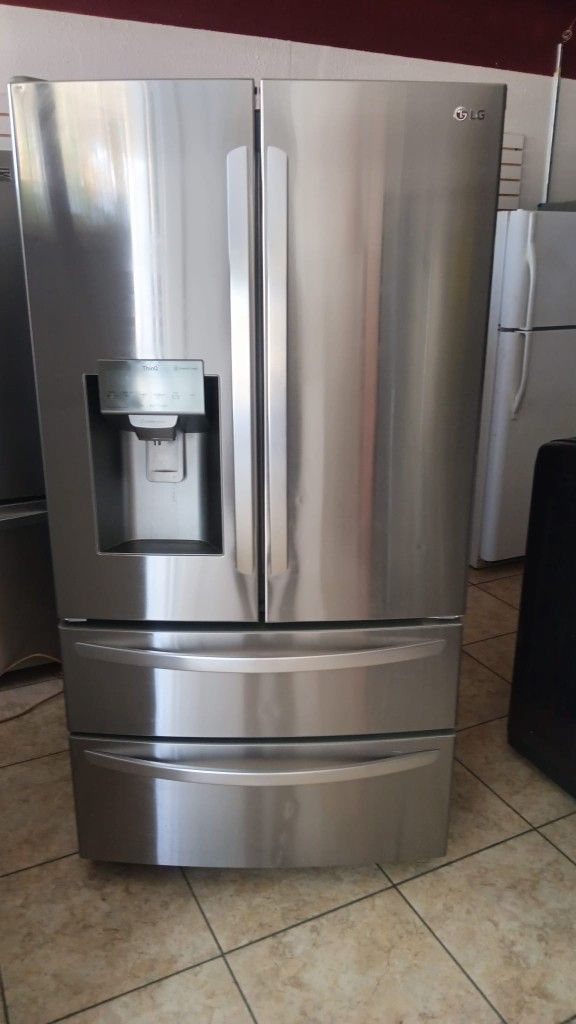 REFRIGERATOR WORKS GREAT 