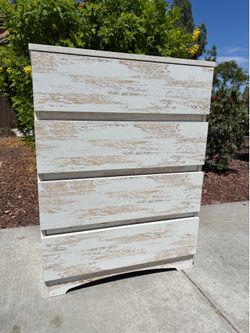 Rustic White Dresser Chest of Drawers Furniture Great Condition