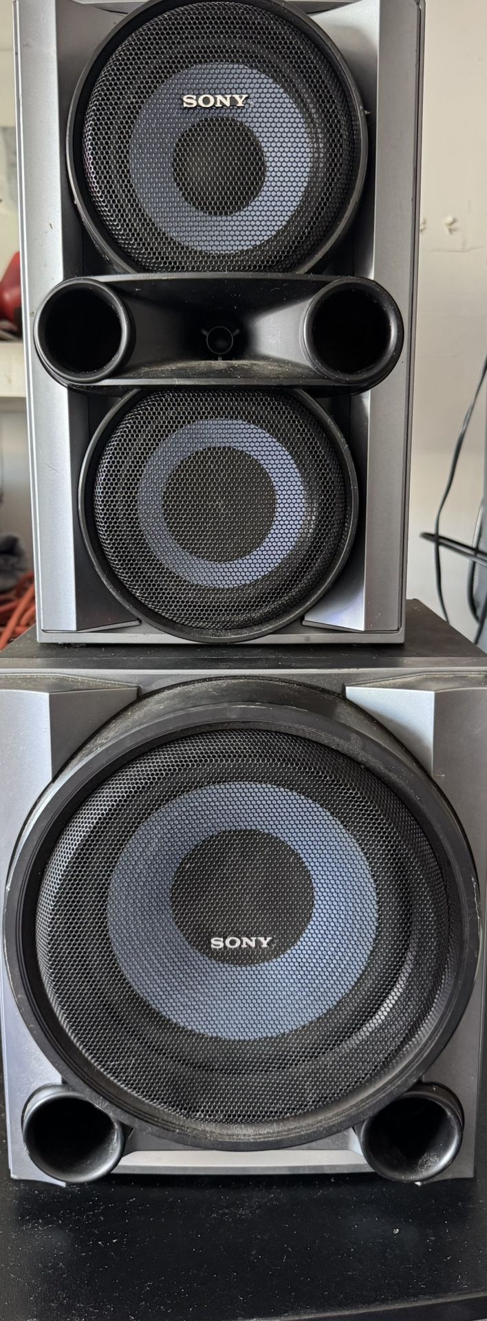 2 Sony Speakers