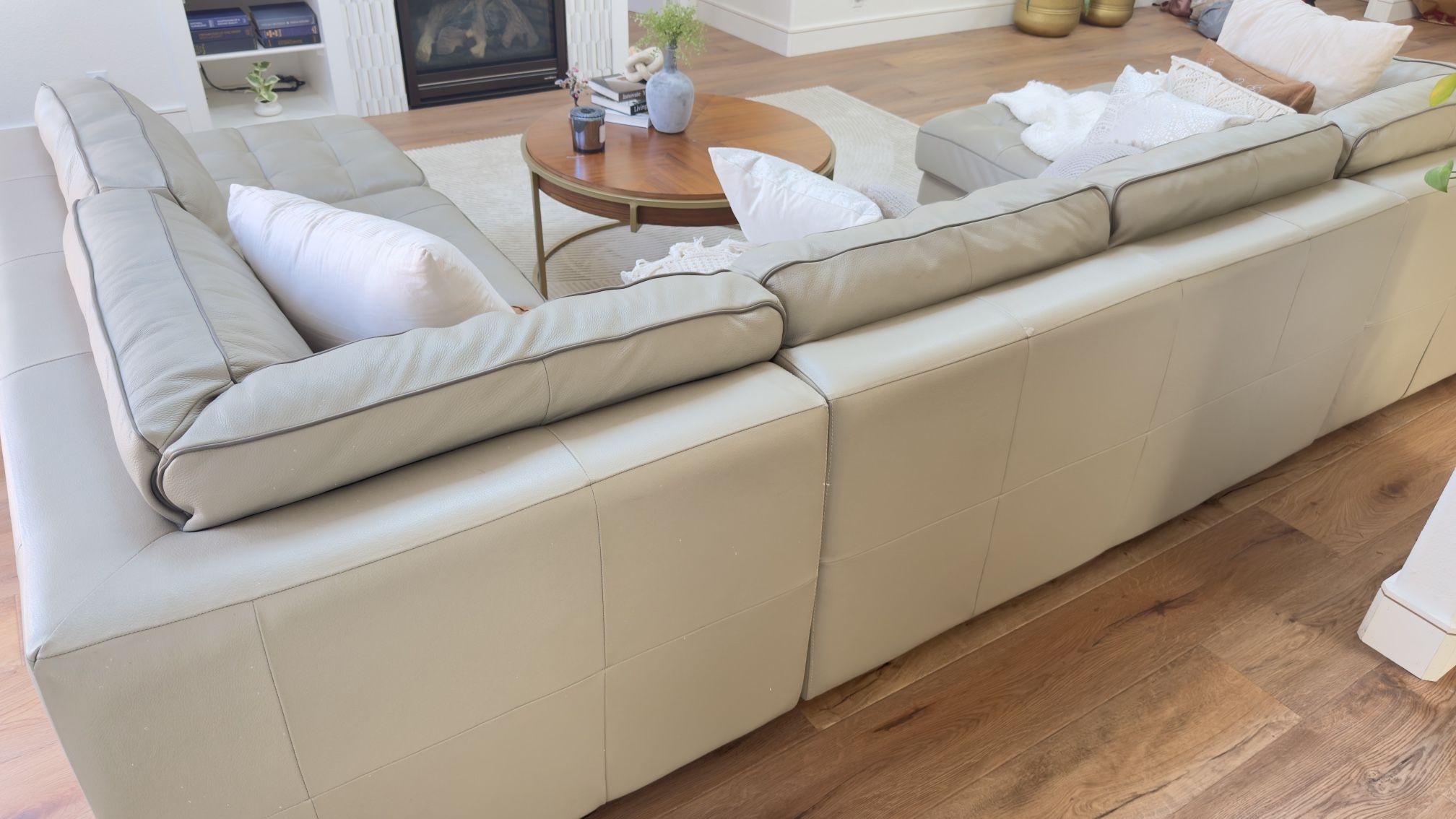 Italian leather Sofa Sectional Good Condition