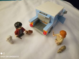 Lego Harry Potter Ford Anglia car fly to Hogwarts