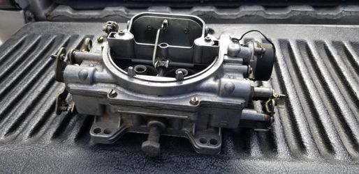 Edelbrock carburetor With Air Cleaner 