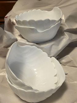 Scallop shell, white glass bowls, chowder or soup.  Set of 4.  0604719