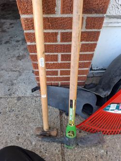 4 garden and lawn tools.all 4 for 30 00
