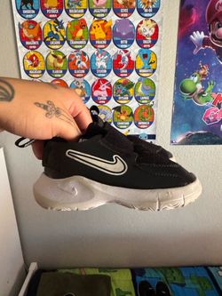 Nike Toddler Sneaker Black and White
