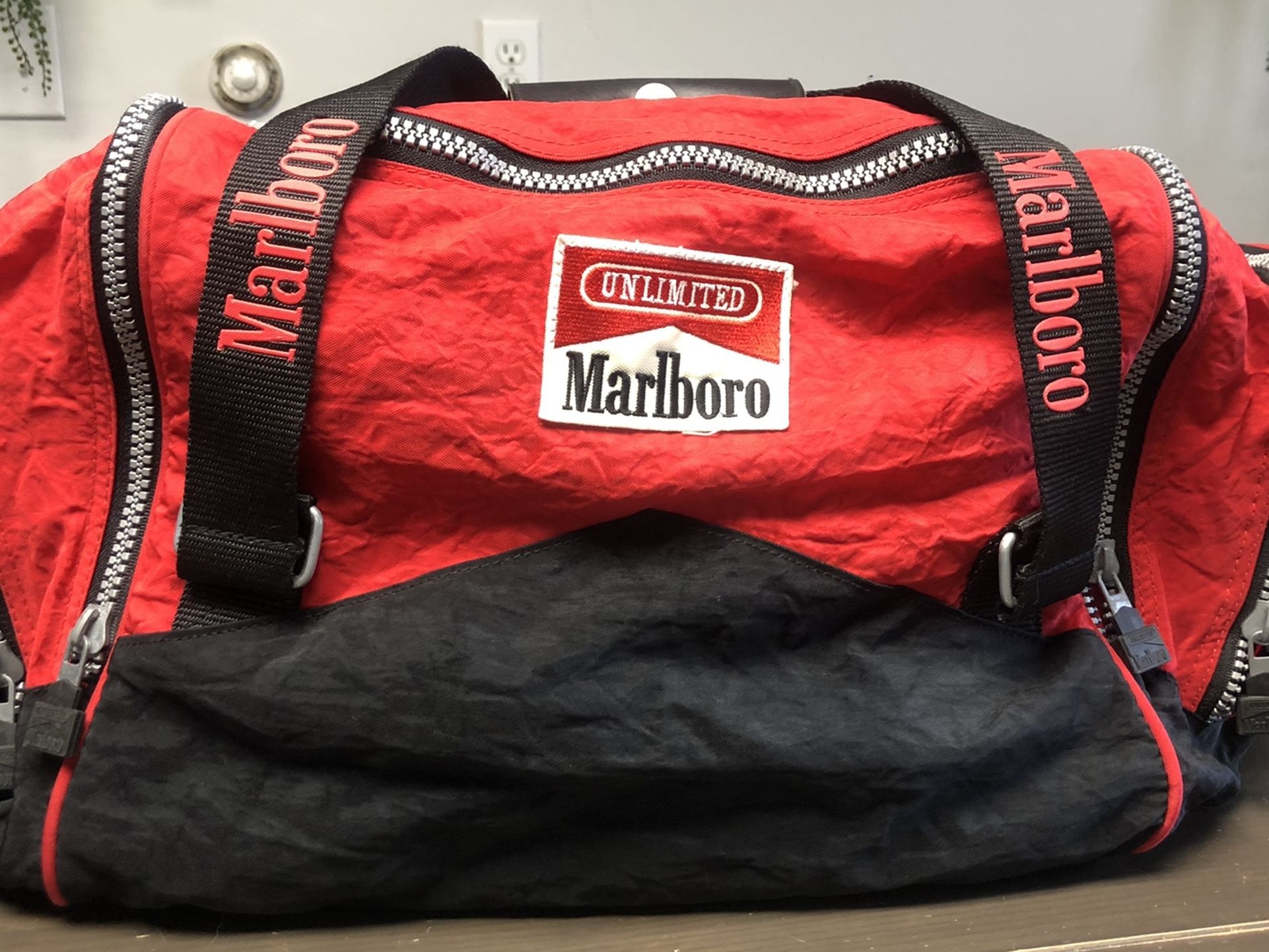 Marlboro Duffle Bad