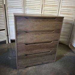 Dresser, 4 Drawers Dresser, Farmhouse Chest of Drawers with Cut-Out Handles, Small Dressers with Drawers, Wood Makeup Chest Organizer for Living Room,