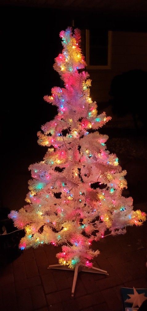 6.5 foot pre-lit Madison Pine Christmas tree with topper and additional decorationsk740p