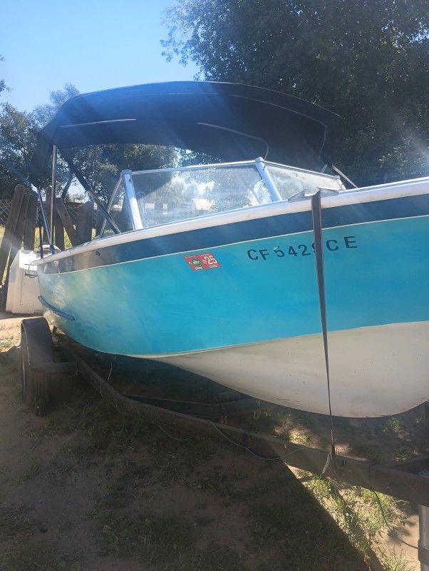 65 Ventiage 17 Foot Glassbar Fishing Boat