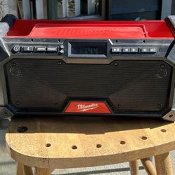 Milwaukee M1 18 Bluetooth Job Site Radio