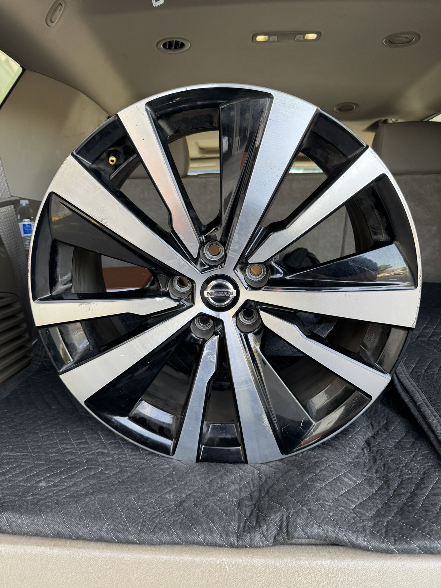 2020 Nissan Altima 19’ OEM Wheel(Just One Wheel)