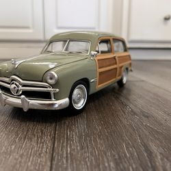 Diecast 1/18 Scale  Motor City Classics  Ford Woody Wagon 1949 