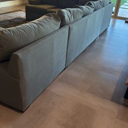 Sectional  Couch With Chaise 