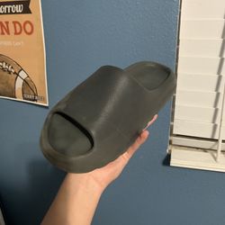 Yeezy Slides READ DESCRIPTION 