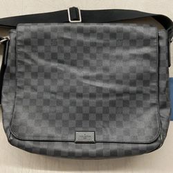 LOUIS VUITTON District PM  Shoulder Messenger Bag