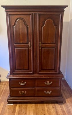 Solid wood Armoire