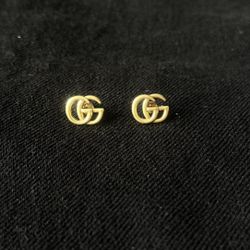 New gold-tone stud earrings, minimalist interlocking design.