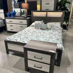 4 PCS BEDROOM SET, QUEEN BED FRAME, DRESSER, MIRROR AND NIGHTSTAND  [NEW]