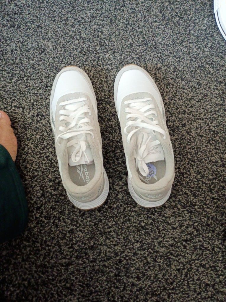 Women's Reebok Size 8.5