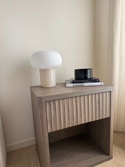 2 nightstands