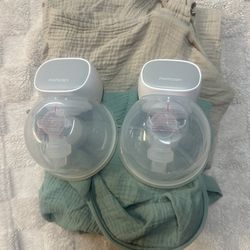 Mom Cozy s9 and two nursing covers.