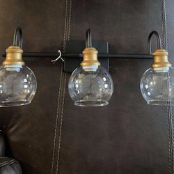 1 Beautiful new light fixture  $120– —pick up in Yakima near 40th avenue and fruitvale avenue.  💡💡💡💡💡💡💡💡💡💡💡💡💡💡 Hermosa lámpara nueva a $