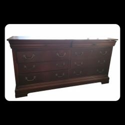 Vintage Drexel Heritage 9-Drawer Triple Dresser – Flame Mahogany
