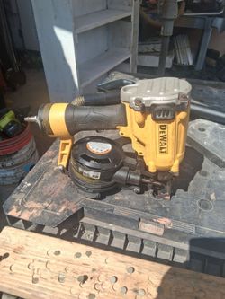 Estoy Vendiendo Esta Pistola Para techos o roofing  Dewalt  model# DW45RN SOLO POR $$170$