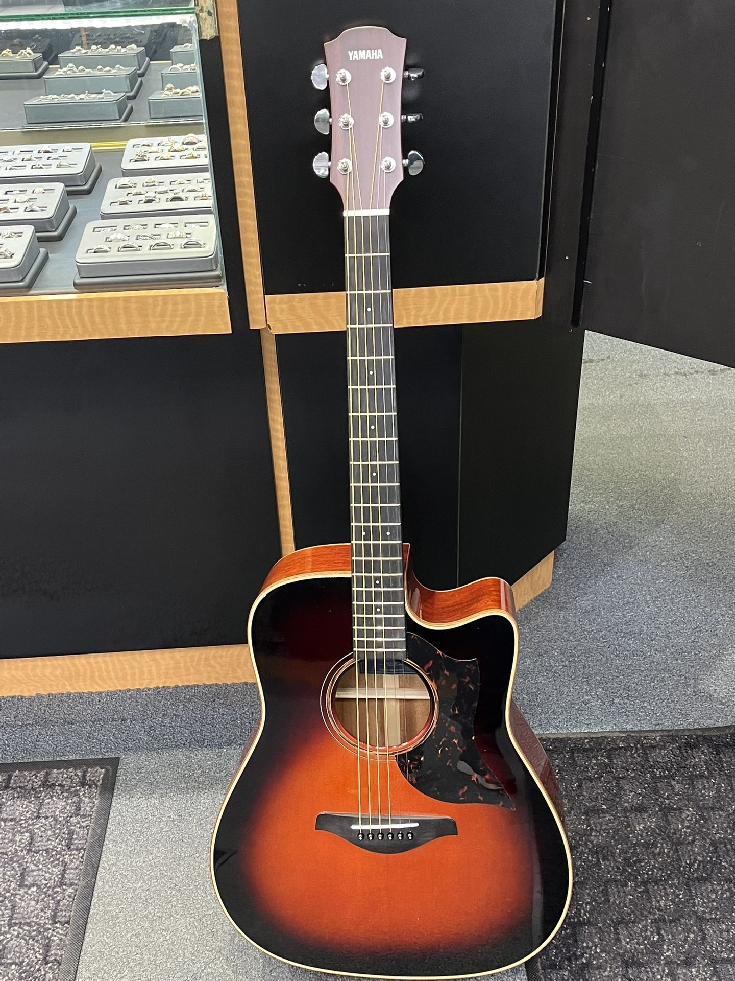 Yamaha Guitar (841361-1)