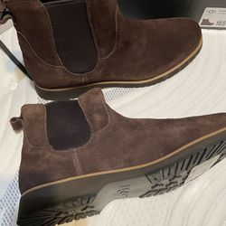 New In Box Mens Ugg Boots Size 10.5