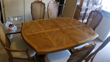 Beautiful table and chairs