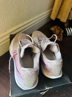 Basketball shoes