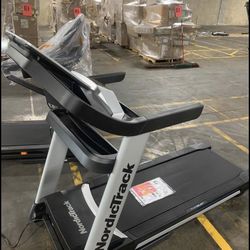 New NordicTrack EXP 7i Treadmill with 1 year iFit. $1,100 Value