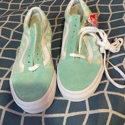 NEW WOMENS 6.5 VANS