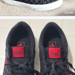 VANS Checkerboard skater lace-up Black/Red low shoes.  Like New.  Size 5 Y