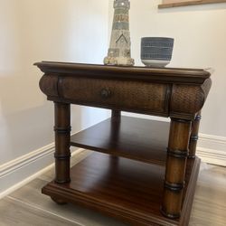 Pair Of Nightstands/side Tables Cindy Crawford