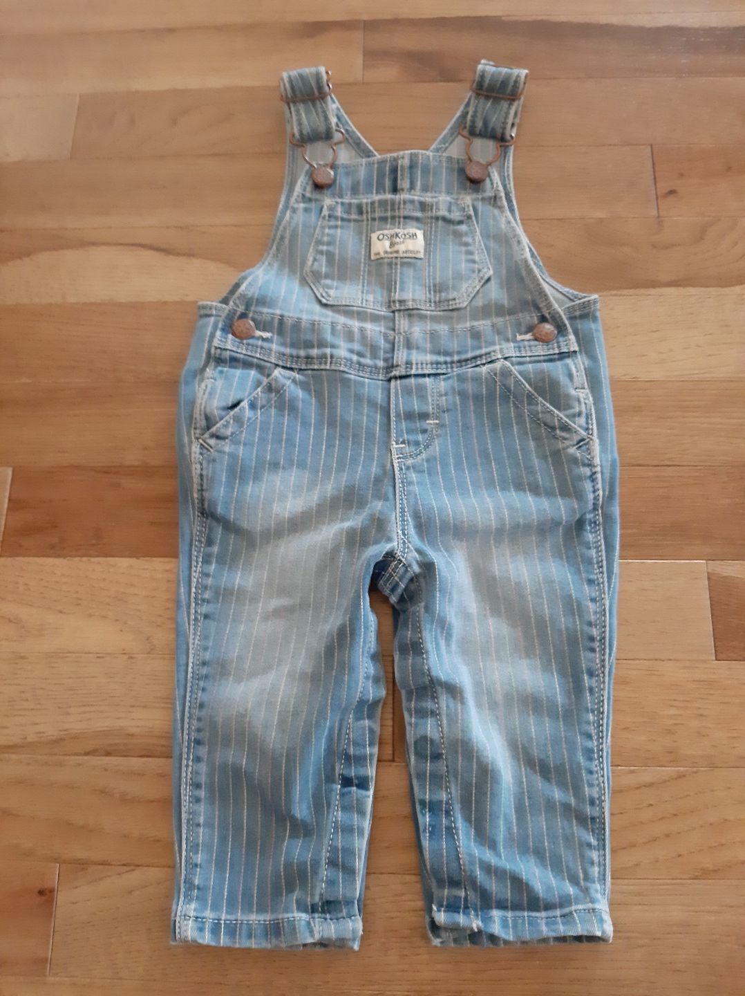 Baby girls 6 months oshkosh worn maybe 3 times euc