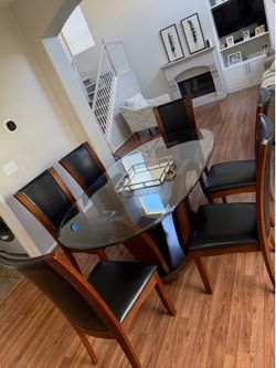 Dinning room table 6 chairs