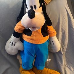 Goofy - Stuffed Animal (2)