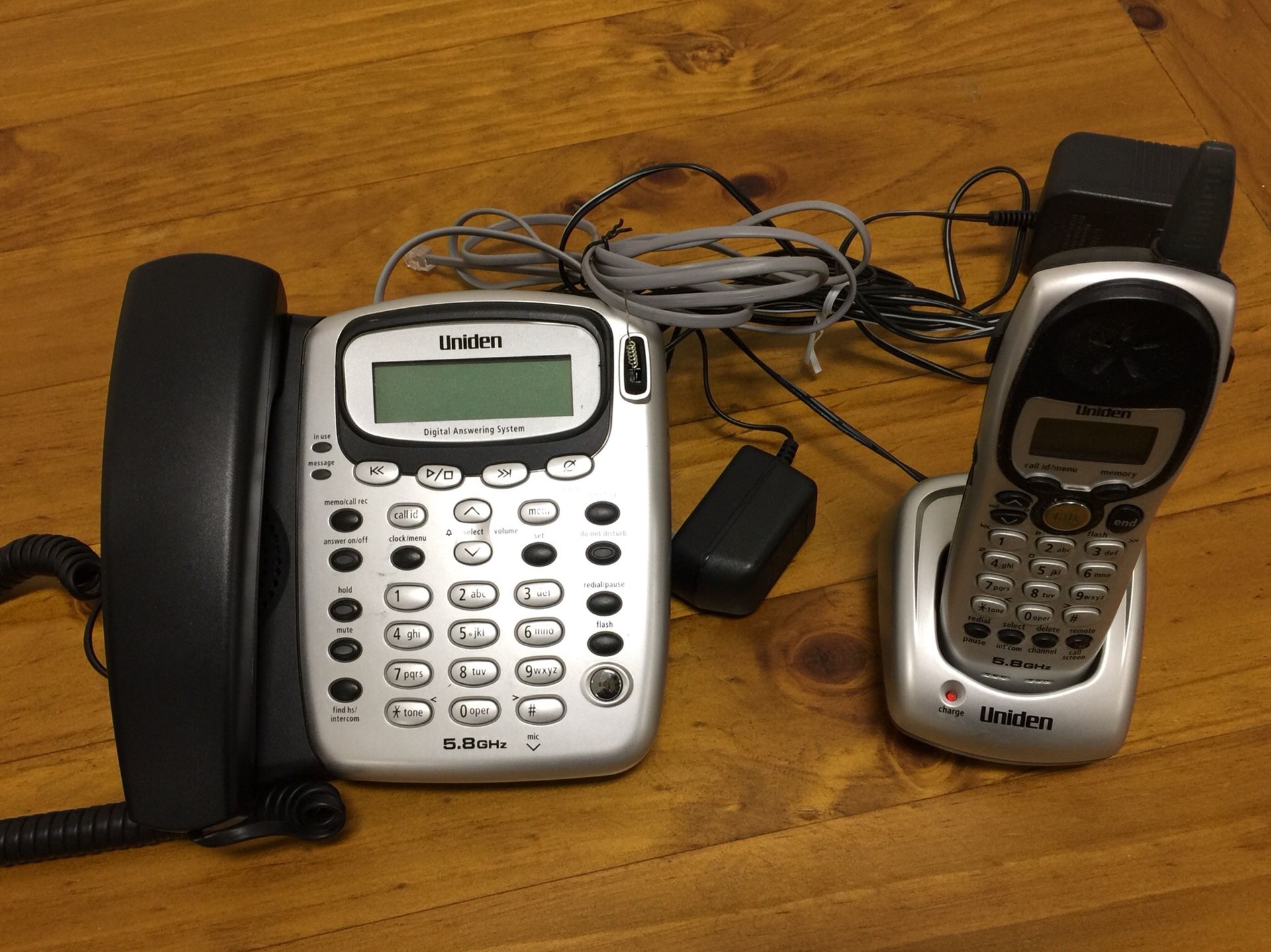 Cordless Phone Uniden 5.8 GHz Digital Answering Machine Corded Base Speakerphone